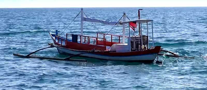 Лодка из Сианквиля на острова.