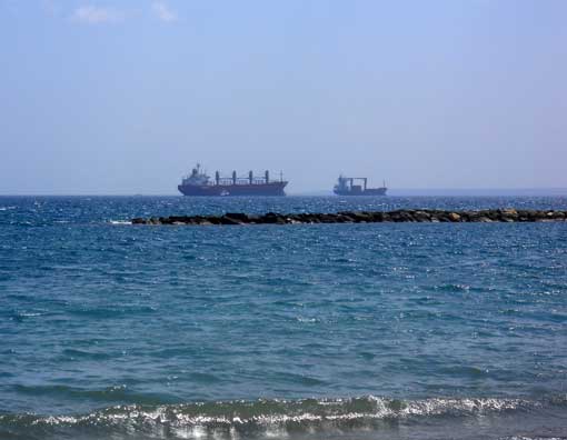 Корабли на траверзе Лимассола.