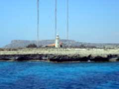 Вид на Мыс Греко с моря, маяк и антенны. 