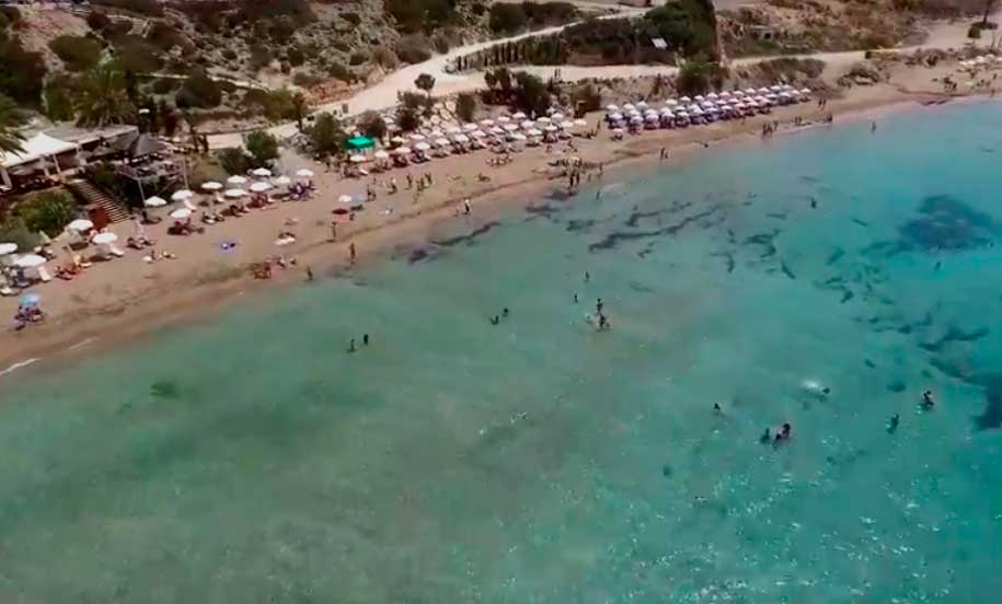 Пляж Корал Бей в Пафосе. Пафос.