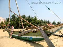 Рыбацкая лодка. На морских курортах Шри-Ланки