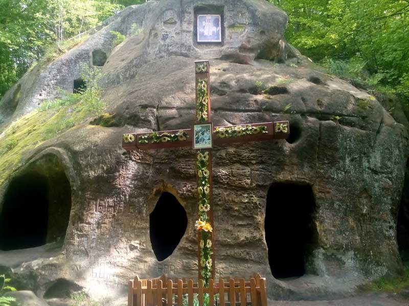 Пещерный монастырь Крест.