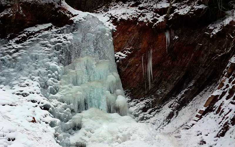 Водопад Женецкий Гук зимой